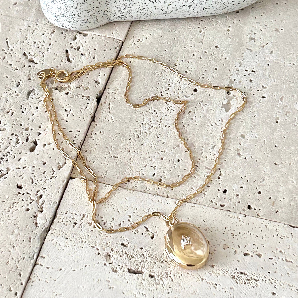 Oval Locket Pendant Necklace 18k gold filled