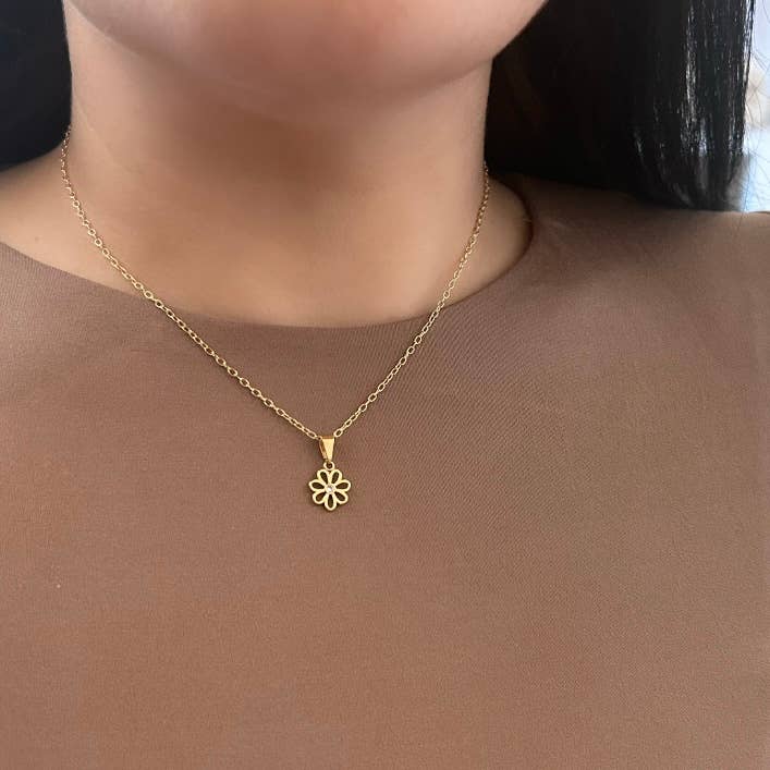 Flower charm pendant chain necklace 18k gold-filled daisy