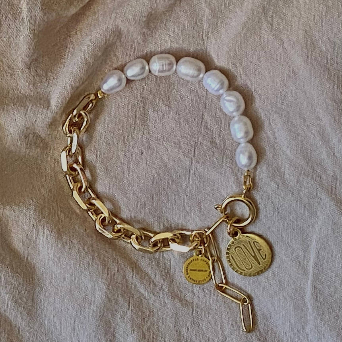 Natural Freshwater Pearls and gold plated chain bracelet