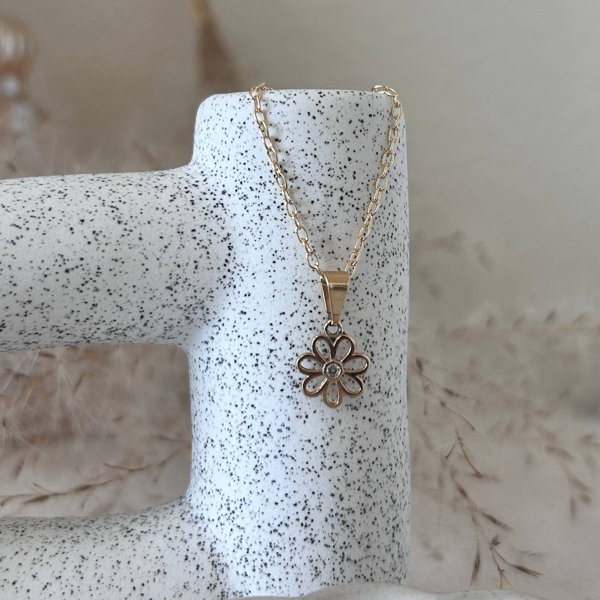 Flower charm pendant chain necklace 18k gold-filled daisy