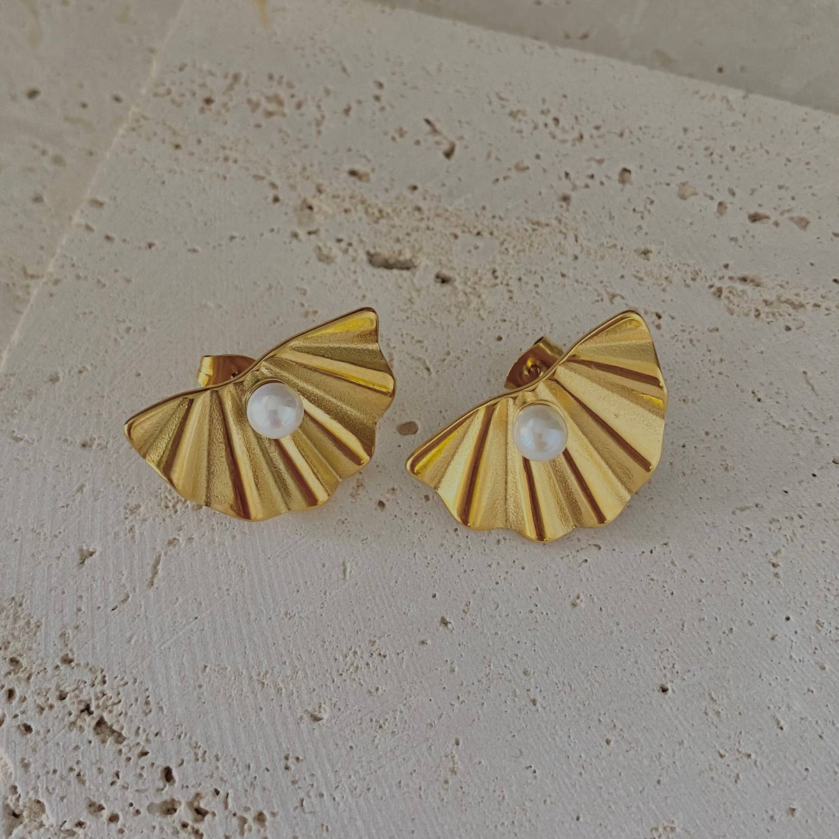 Single Pearl Statement post Earrings 18k gold plated light