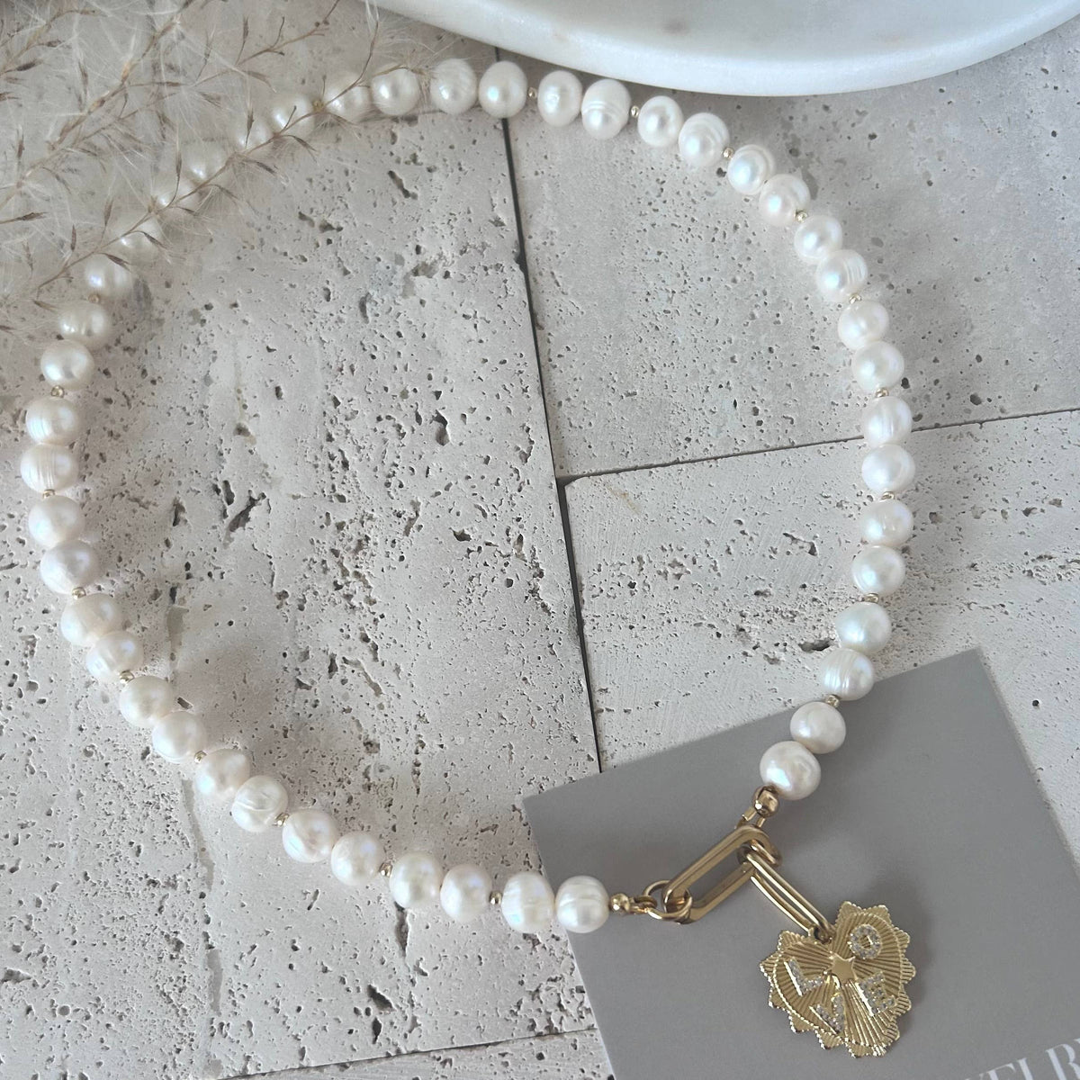 Love charm Pearls necklace