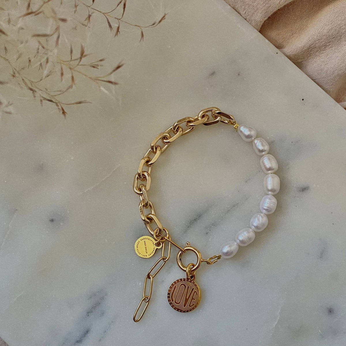 Natural Freshwater Pearls and gold plated chain bracelet