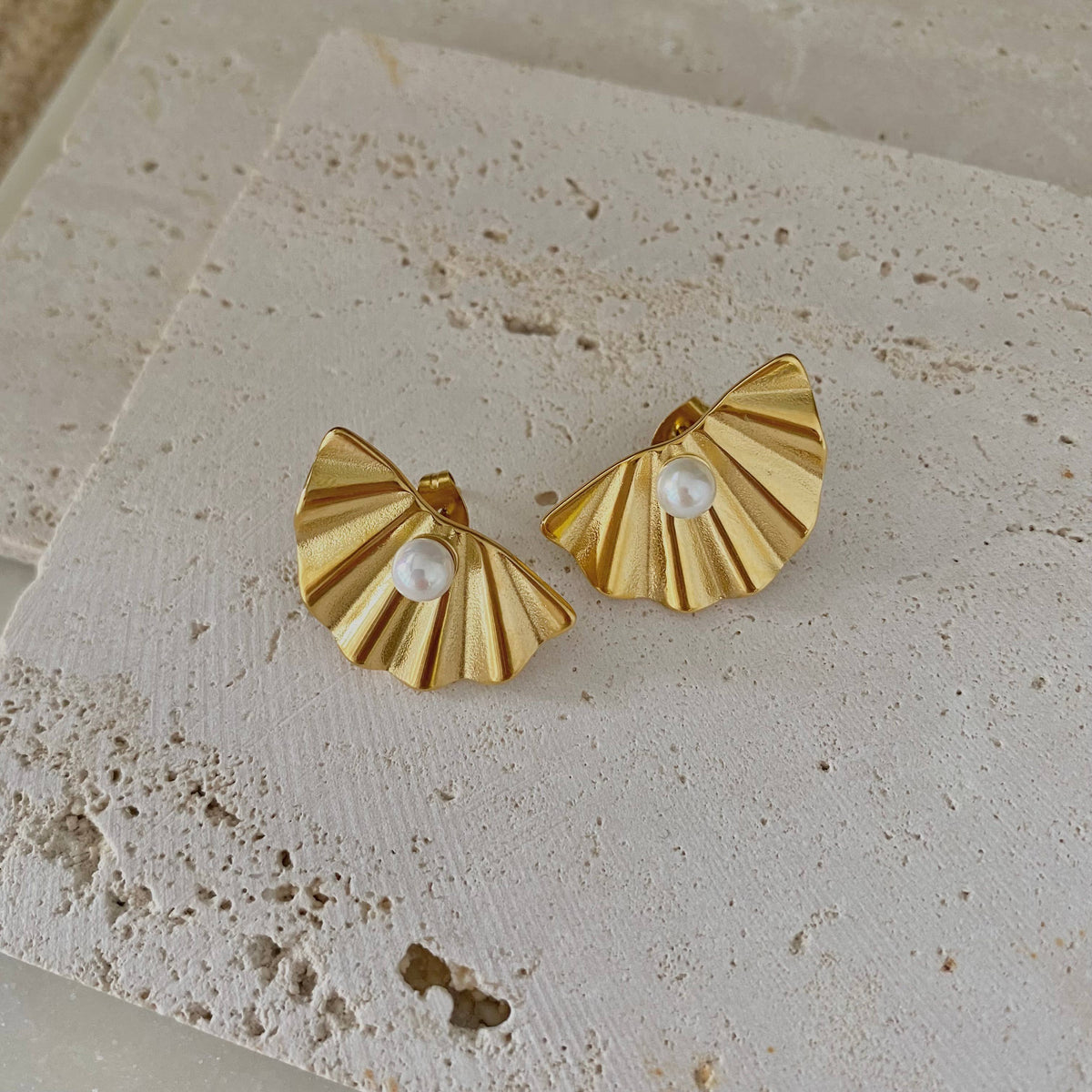 Single Pearl Statement post Earrings 18k gold plated light