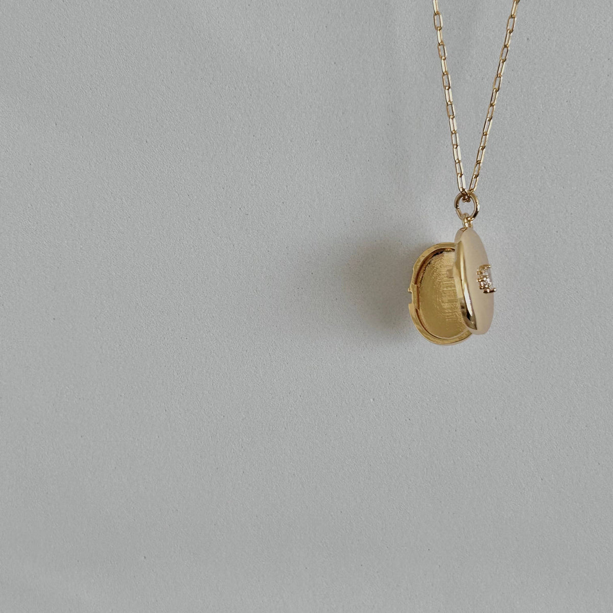 Oval Locket Pendant Necklace 18k gold filled