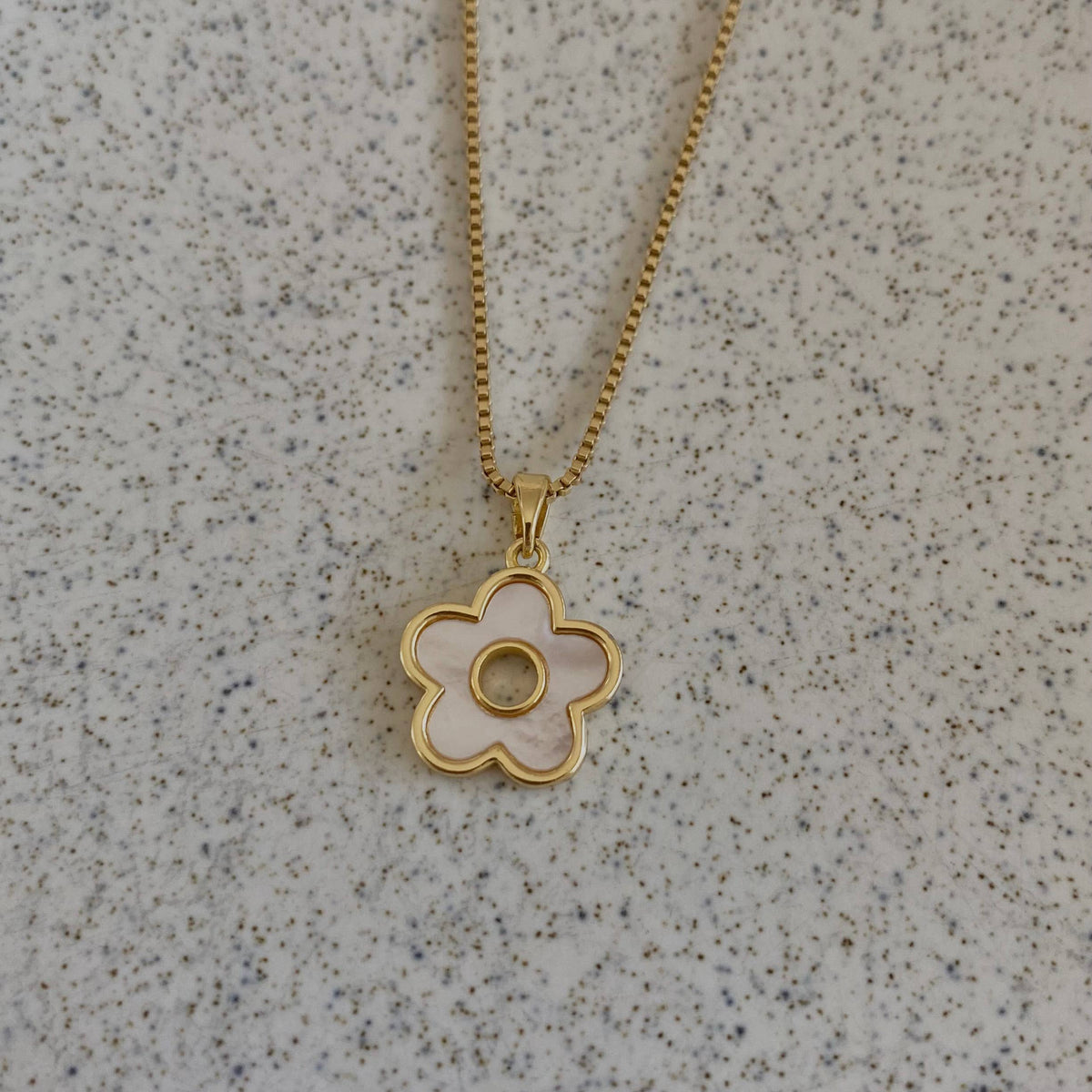 Retro flower shell charm pendant necklace gold plated 18k