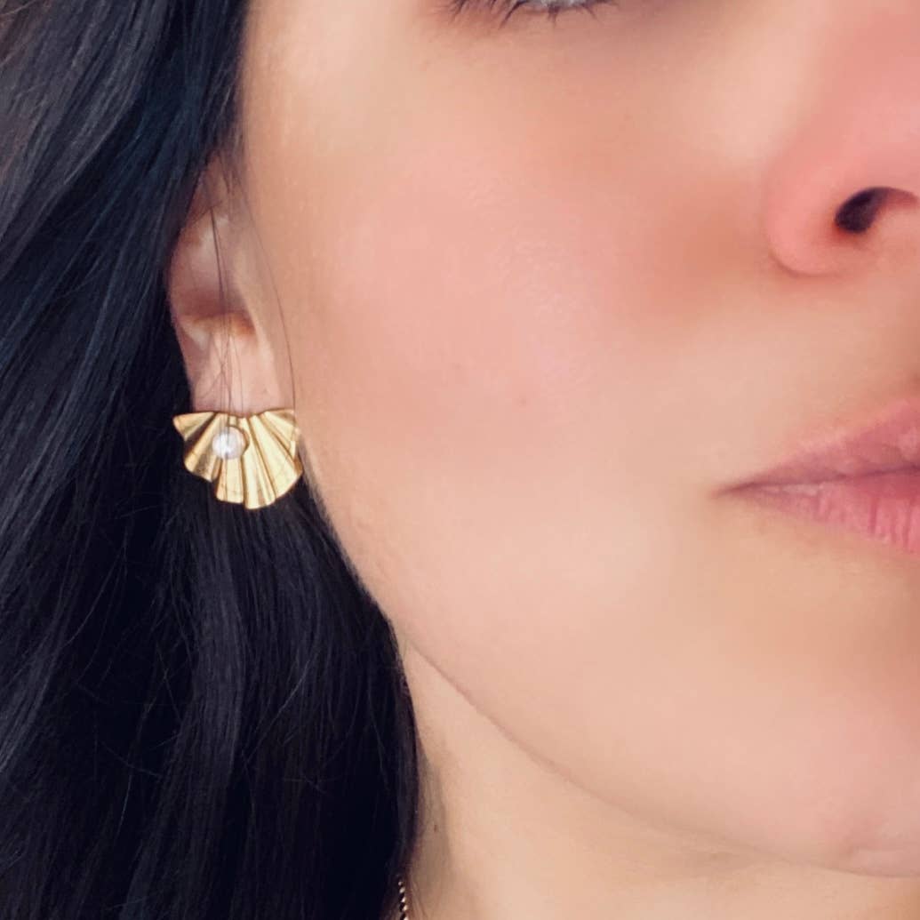 Single Pearl Statement post Earrings 18k gold plated light