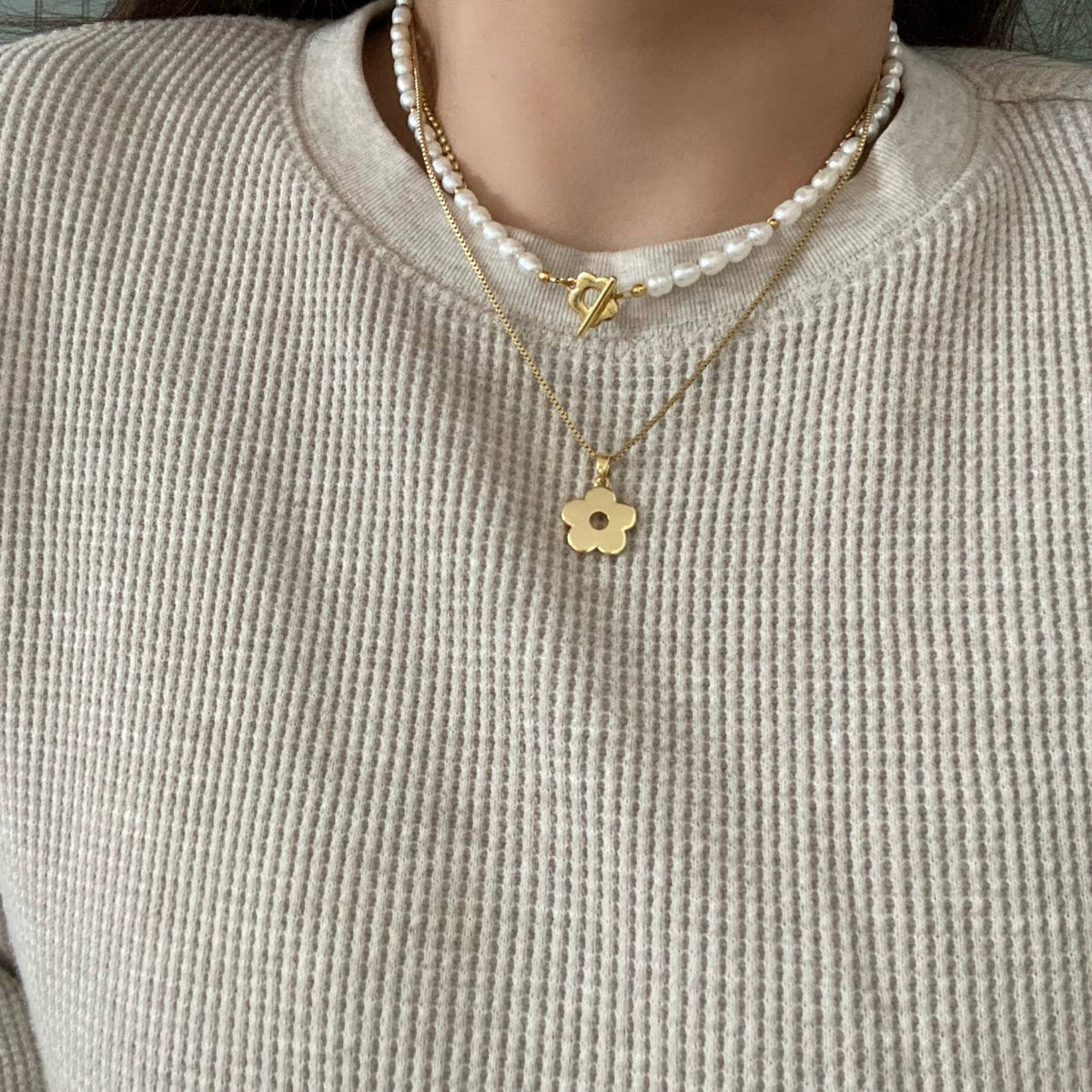 Retro flower shell charm pendant necklace gold plated 18k