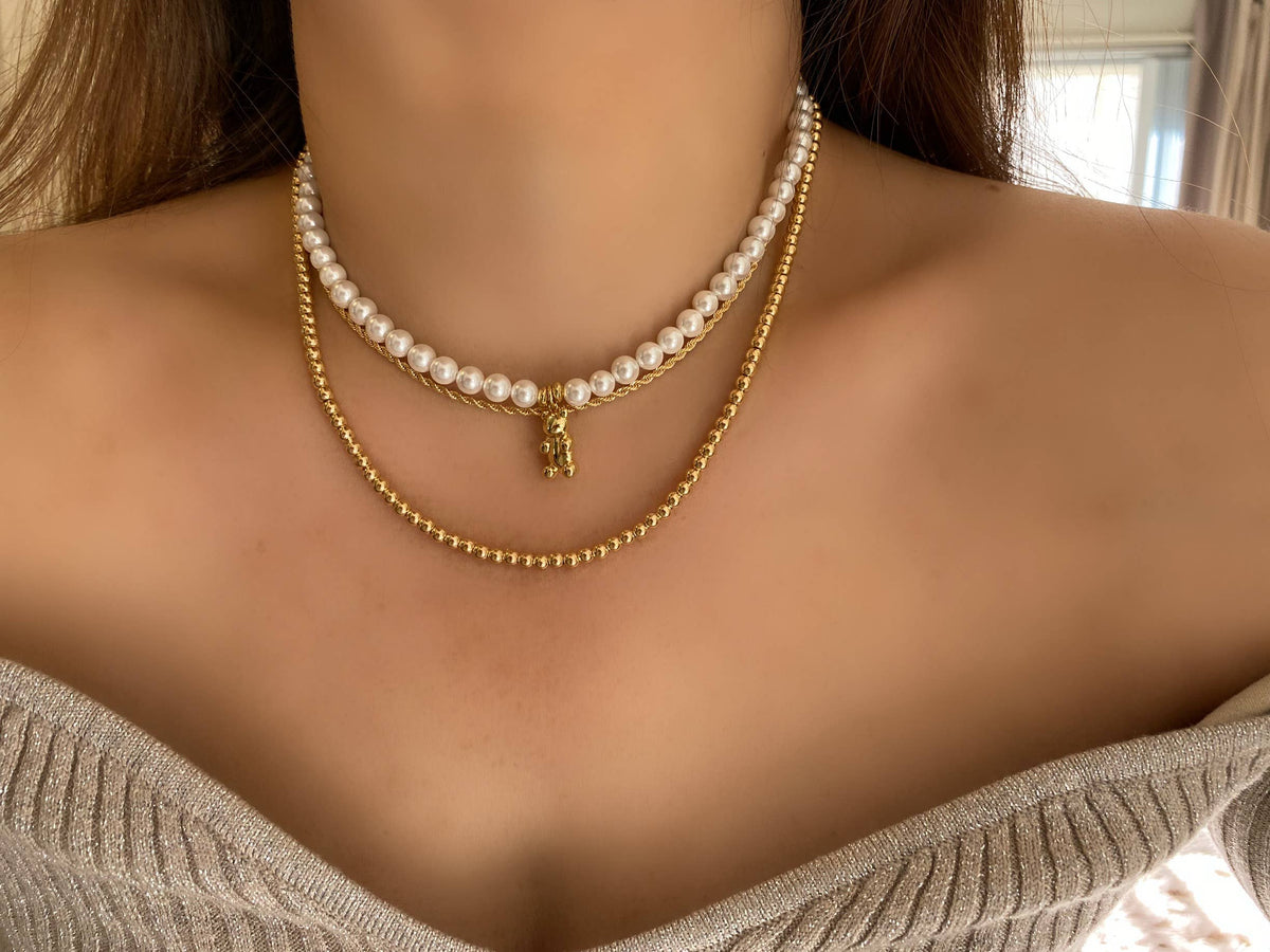 Teddy bear charm, pearls necklace natural mother of pearls