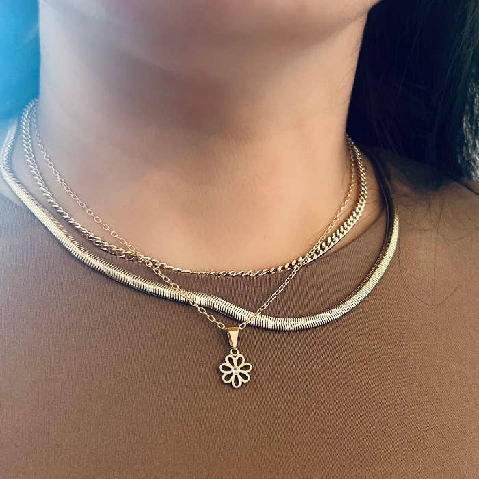 Flower charm pendant chain necklace 18k gold-filled daisy