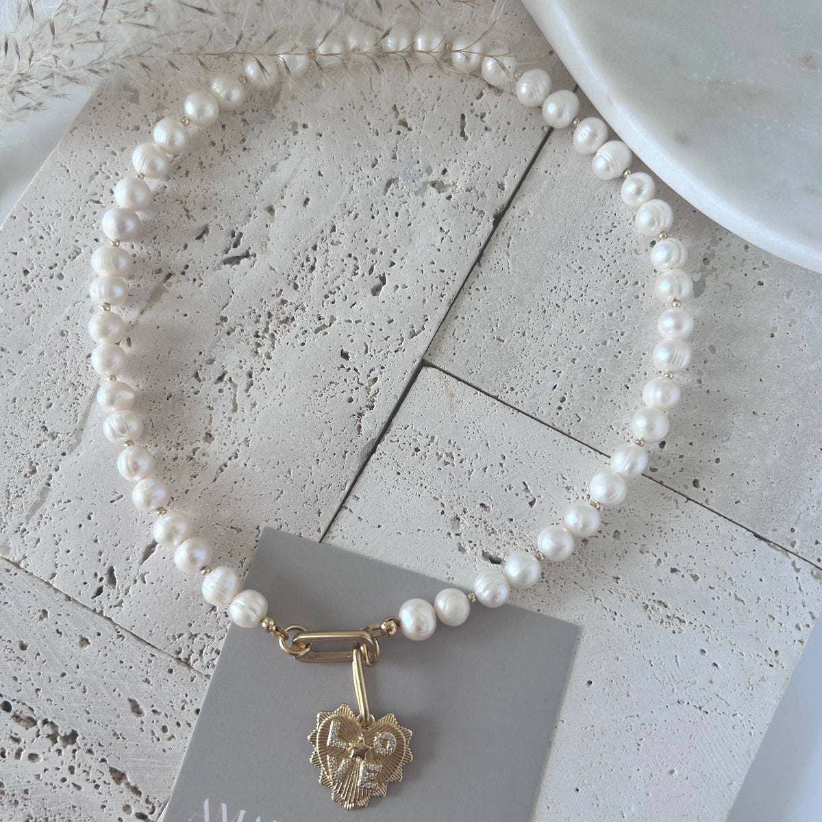 Love charm Pearls necklace