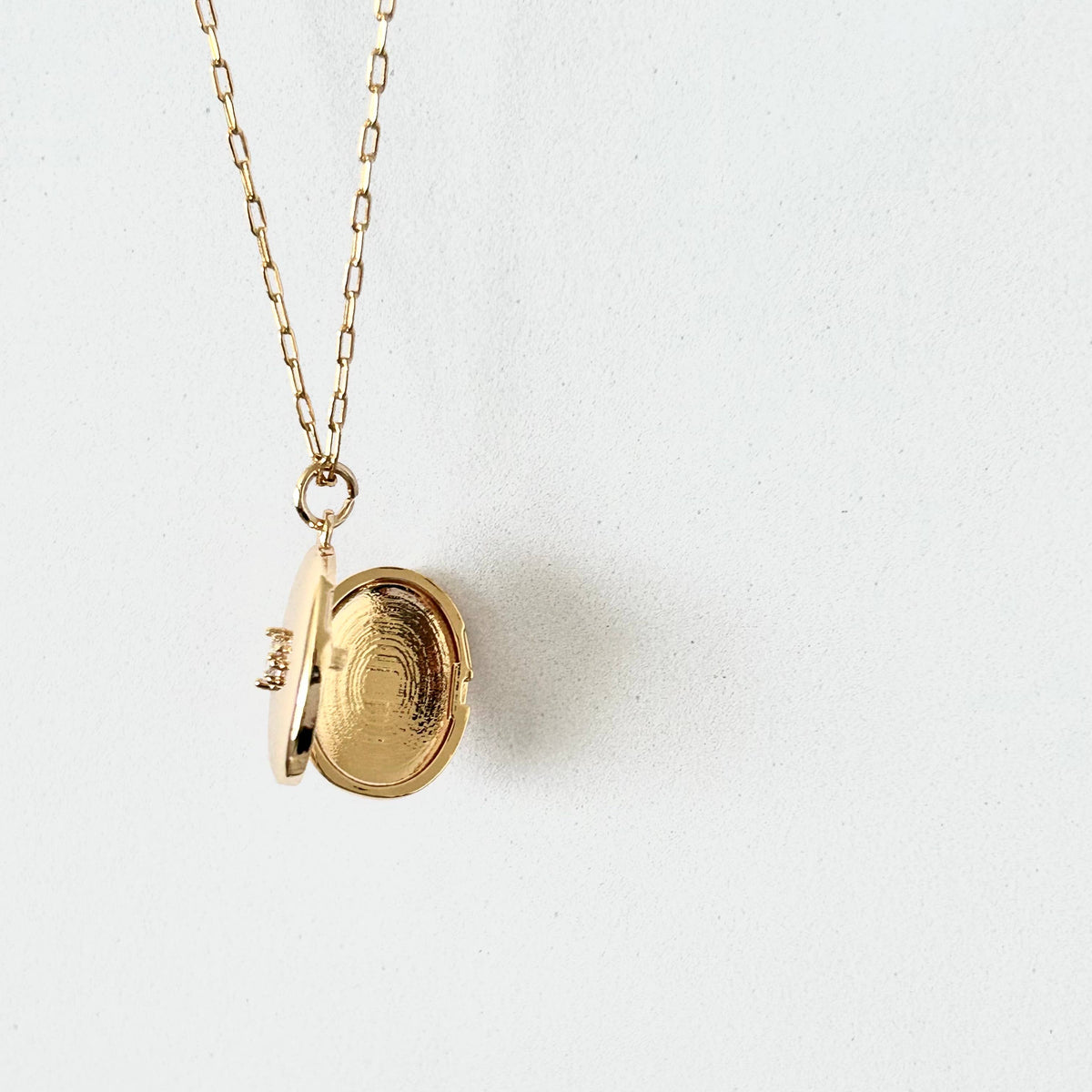 Oval Locket Pendant Necklace 18k gold filled