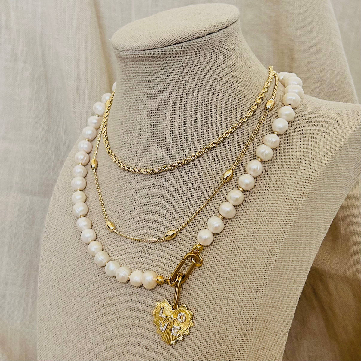 Love charm Pearls necklace
