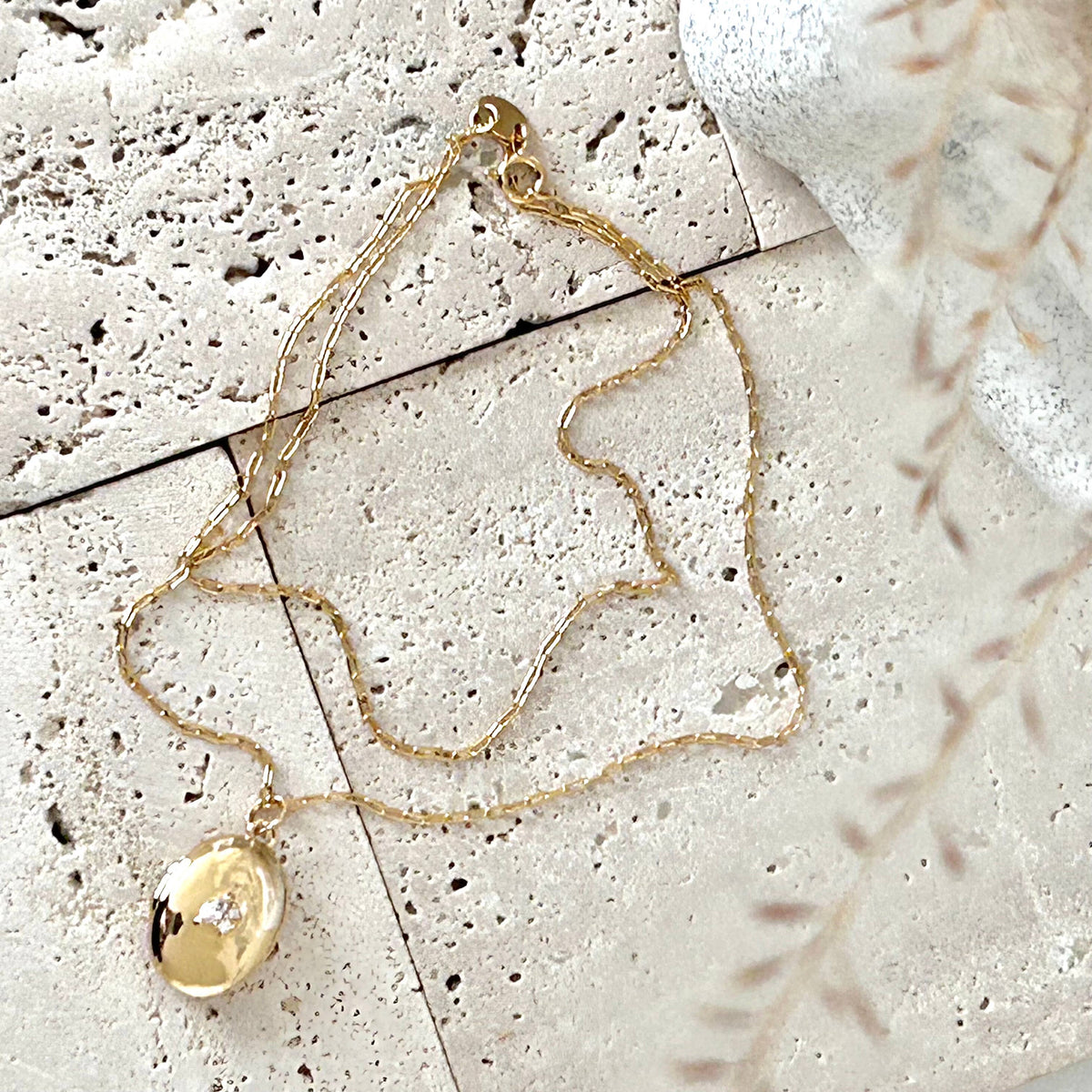 Oval Locket Pendant Necklace 18k gold filled